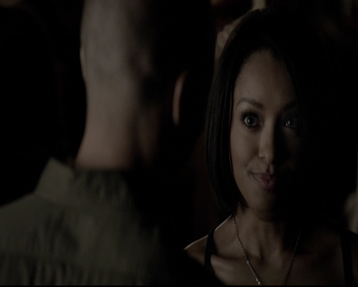 VampireDiariesWorld-dot-org_5x08DeadManOnCampus0899.jpg