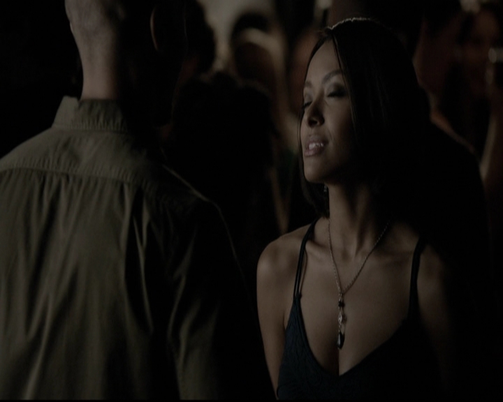 VampireDiariesWorld-dot-org_5x08DeadManOnCampus0902.jpg