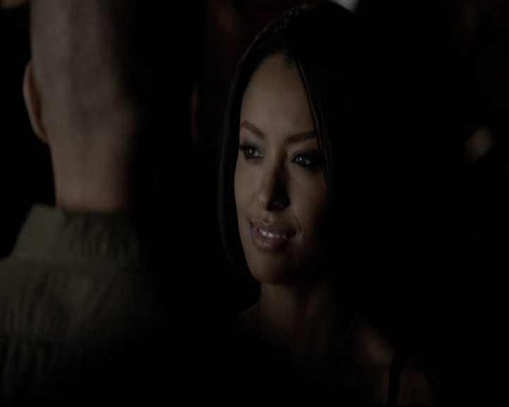 VampireDiariesWorld-dot-org_5x08DeadManOnCampus0907.jpg