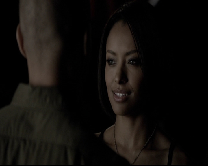 VampireDiariesWorld-dot-org_5x08DeadManOnCampus0908.jpg