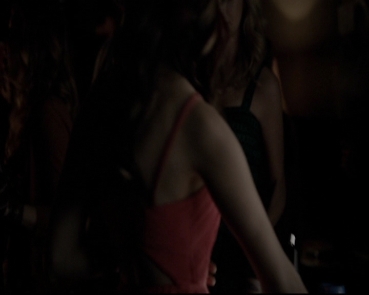 VampireDiariesWorld-dot-org_5x08DeadManOnCampus0917.jpg