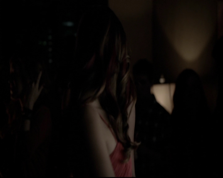 VampireDiariesWorld-dot-org_5x08DeadManOnCampus0918.jpg