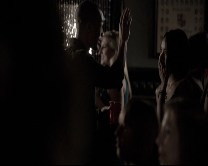 VampireDiariesWorld-dot-org_5x08DeadManOnCampus0922.jpg