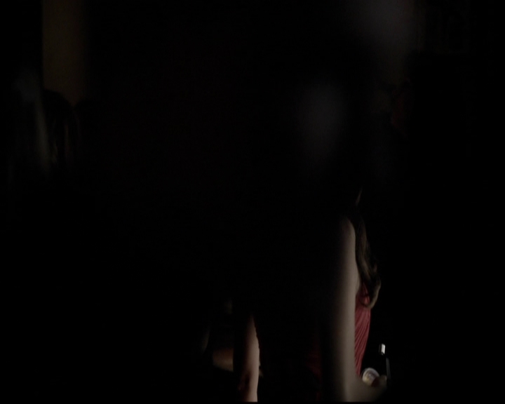 VampireDiariesWorld-dot-org_5x08DeadManOnCampus0924.jpg