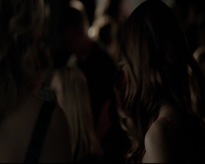 VampireDiariesWorld-dot-org_5x08DeadManOnCampus0926.jpg