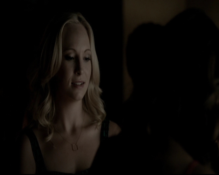 VampireDiariesWorld-dot-org_5x08DeadManOnCampus0927.jpg