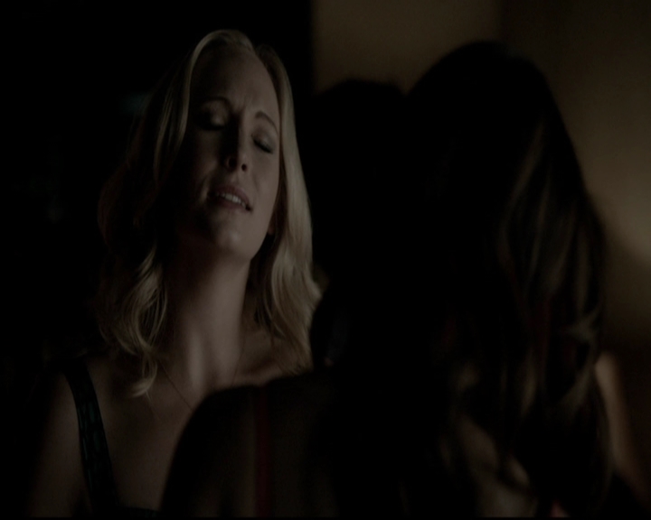 VampireDiariesWorld-dot-org_5x08DeadManOnCampus0929.jpg