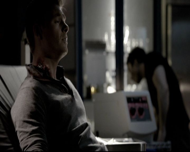 VampireDiariesWorld-dot-org_5x08DeadManOnCampus0952.jpg