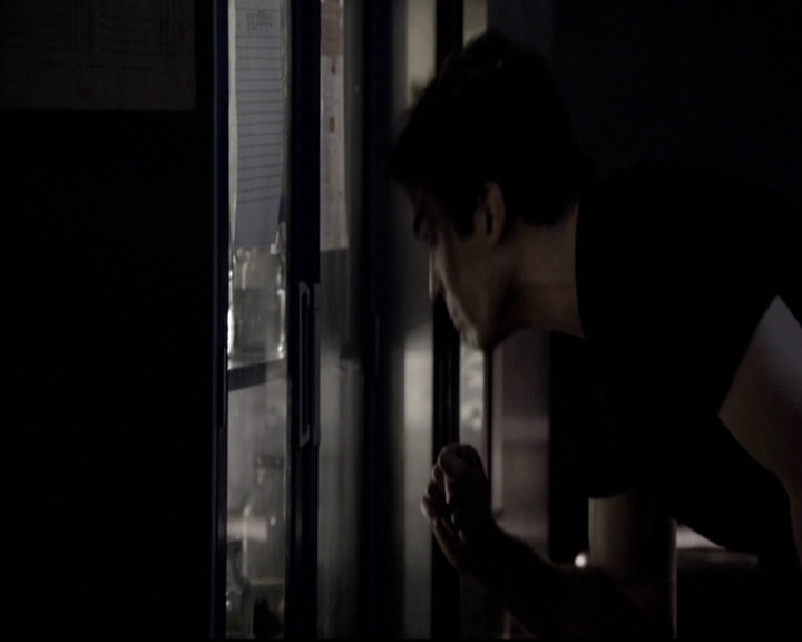 VampireDiariesWorld-dot-org_5x08DeadManOnCampus0956.jpg