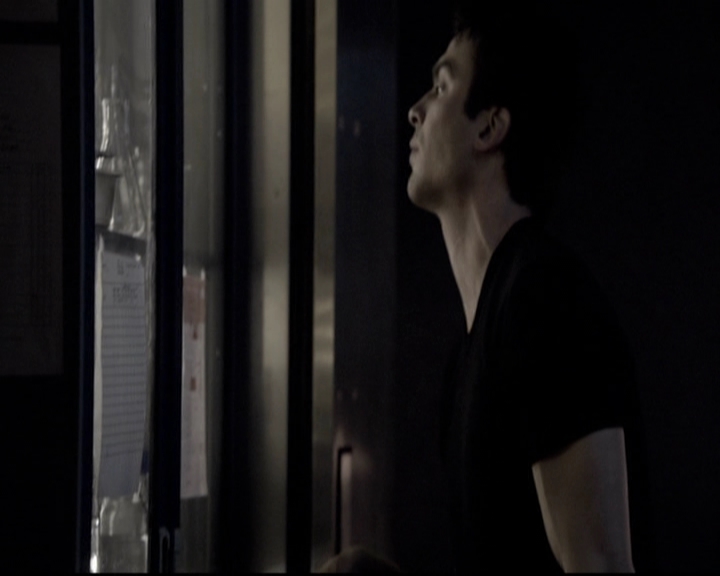 VampireDiariesWorld-dot-org_5x08DeadManOnCampus0957.jpg