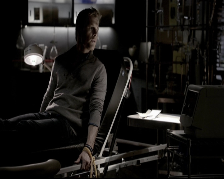 VampireDiariesWorld-dot-org_5x08DeadManOnCampus0963.jpg