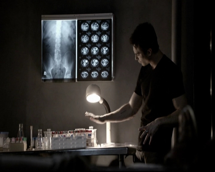 VampireDiariesWorld-dot-org_5x08DeadManOnCampus0982.jpg