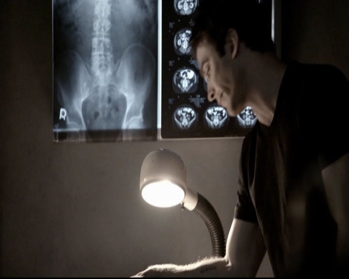 VampireDiariesWorld-dot-org_5x08DeadManOnCampus0989.jpg