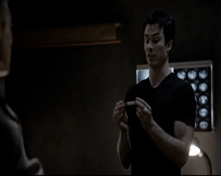 VampireDiariesWorld-dot-org_5x08DeadManOnCampus0996.jpg