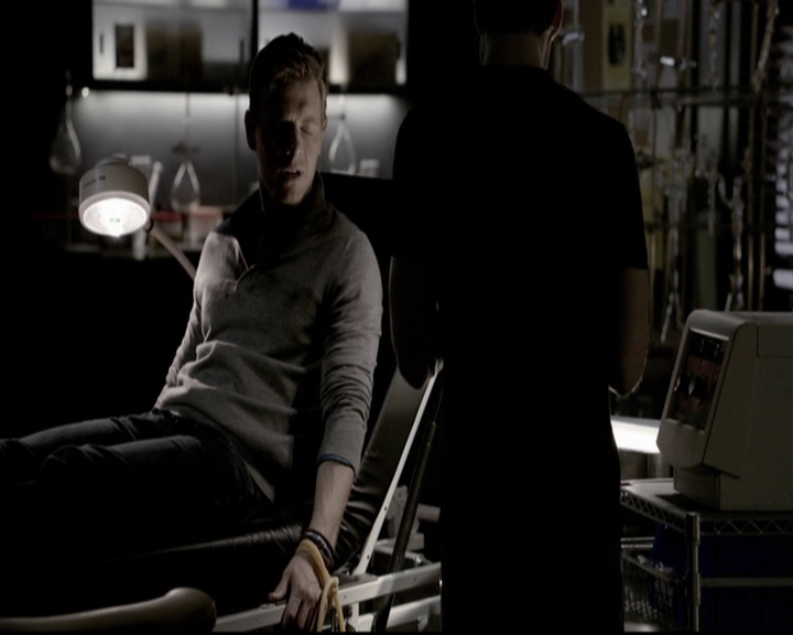 VampireDiariesWorld-dot-org_5x08DeadManOnCampus0998.jpg