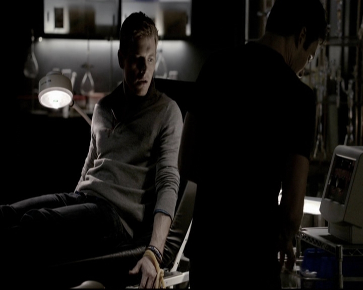 VampireDiariesWorld-dot-org_5x08DeadManOnCampus1003.jpg