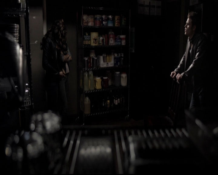 VampireDiariesWorld-dot-org_5x08DeadManOnCampus1026.jpg