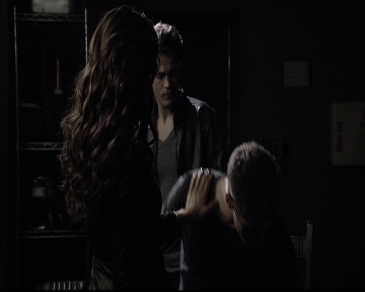 VampireDiariesWorld-dot-org_5x08DeadManOnCampus1041.jpg