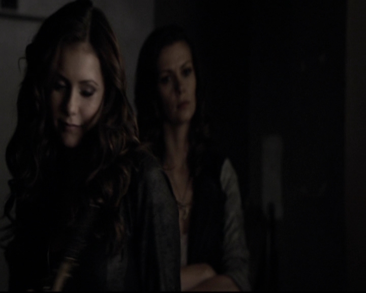 VampireDiariesWorld-dot-org_5x08DeadManOnCampus1044.jpg