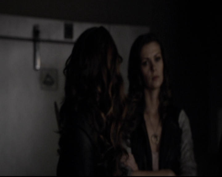 VampireDiariesWorld-dot-org_5x08DeadManOnCampus1045.jpg