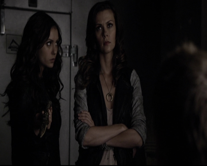 VampireDiariesWorld-dot-org_5x08DeadManOnCampus1048.jpg