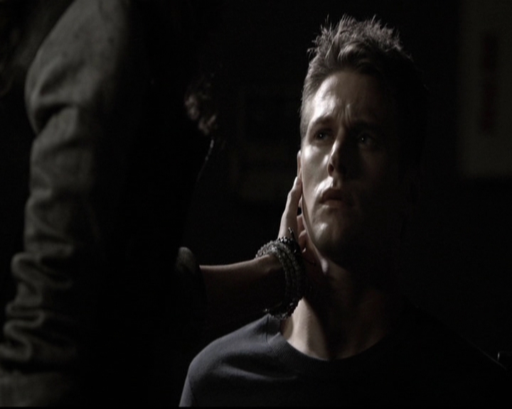 VampireDiariesWorld-dot-org_5x08DeadManOnCampus1054.jpg