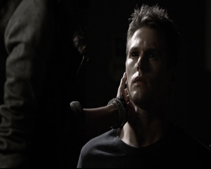 VampireDiariesWorld-dot-org_5x08DeadManOnCampus1056.jpg