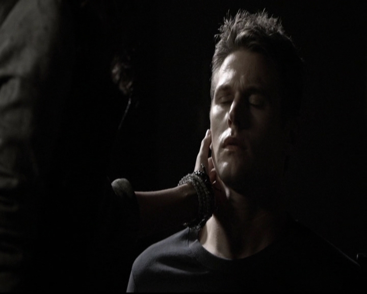 VampireDiariesWorld-dot-org_5x08DeadManOnCampus1057.jpg