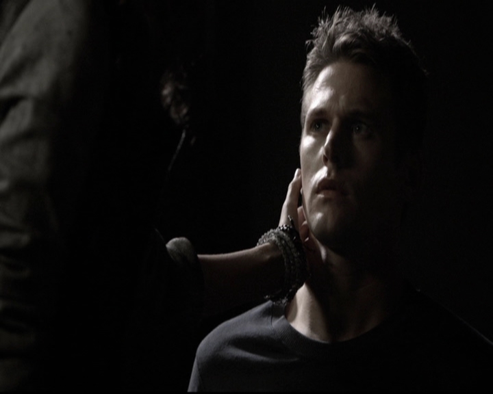 VampireDiariesWorld-dot-org_5x08DeadManOnCampus1058.jpg