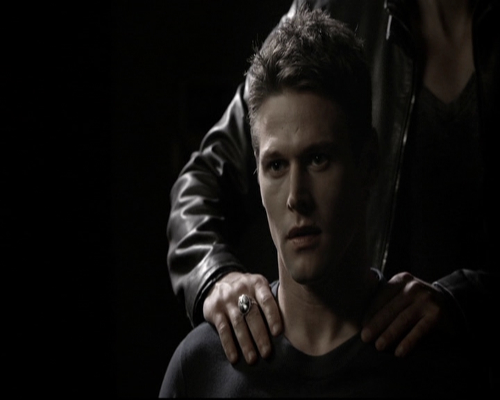 VampireDiariesWorld-dot-org_5x08DeadManOnCampus1069.jpg