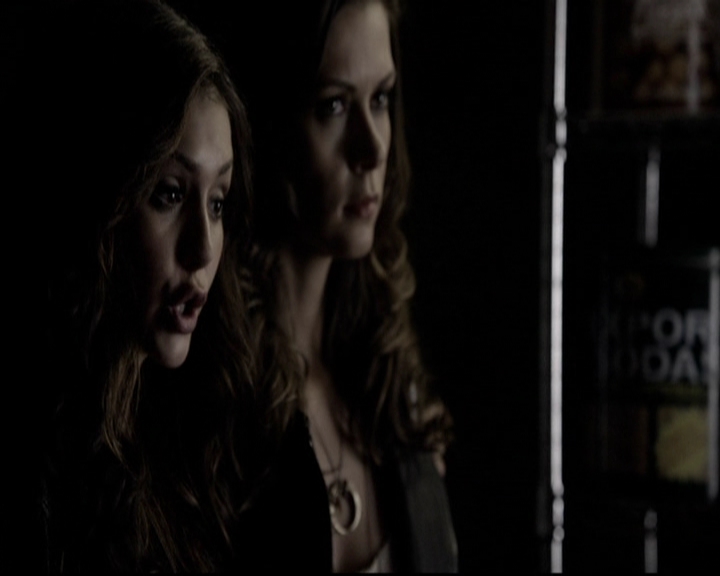 VampireDiariesWorld-dot-org_5x08DeadManOnCampus1084.jpg