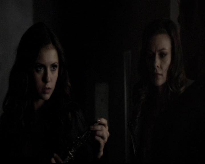 VampireDiariesWorld-dot-org_5x08DeadManOnCampus1098.jpg