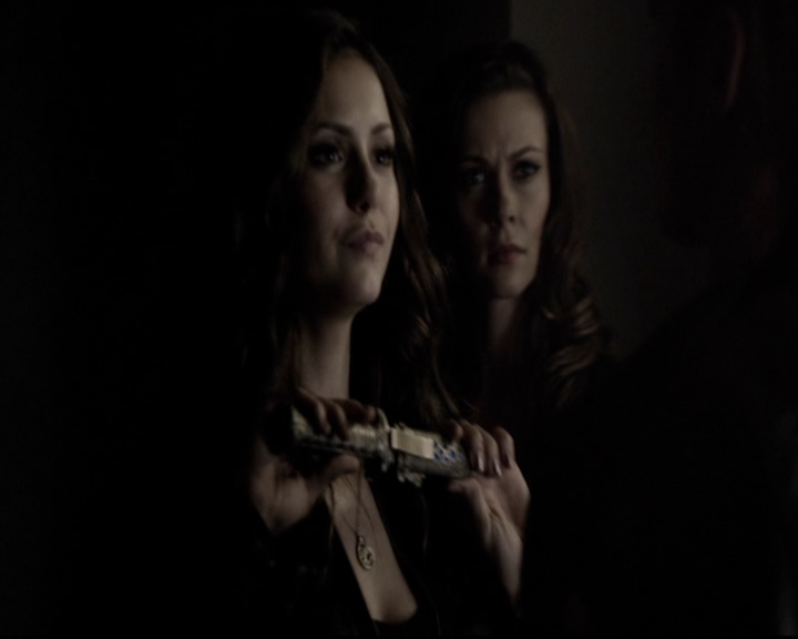 VampireDiariesWorld-dot-org_5x08DeadManOnCampus1102.jpg