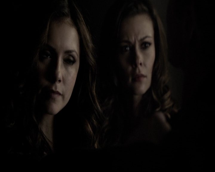 VampireDiariesWorld-dot-org_5x08DeadManOnCampus1112.jpg