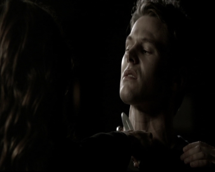 VampireDiariesWorld-dot-org_5x08DeadManOnCampus1115.jpg