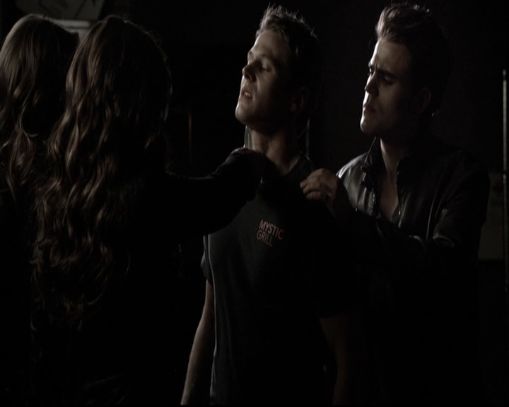 VampireDiariesWorld-dot-org_5x08DeadManOnCampus1120.jpg