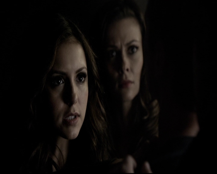 VampireDiariesWorld-dot-org_5x08DeadManOnCampus1127.jpg