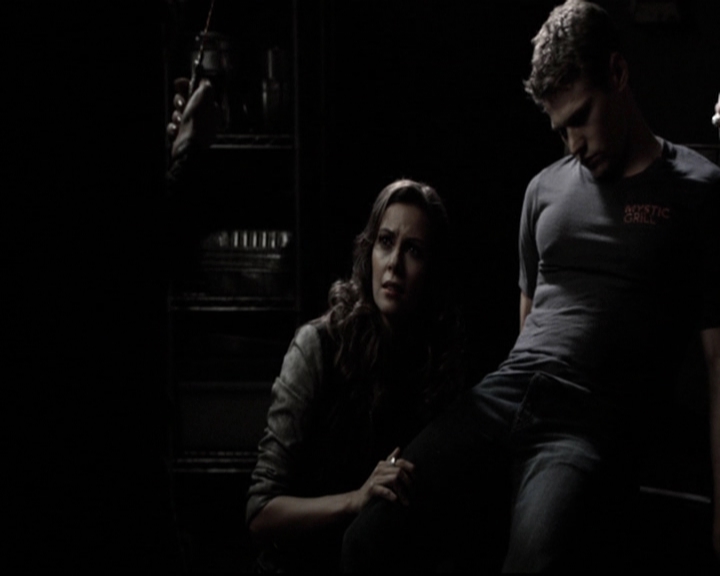 VampireDiariesWorld-dot-org_5x08DeadManOnCampus1156.jpg