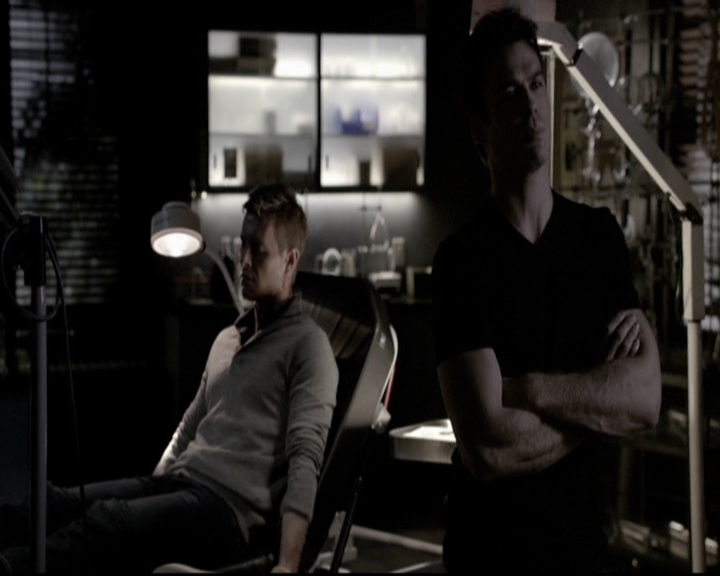 VampireDiariesWorld-dot-org_5x08DeadManOnCampus1169.jpg