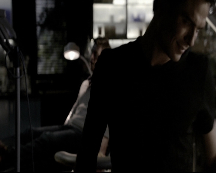 VampireDiariesWorld-dot-org_5x08DeadManOnCampus1171.jpg