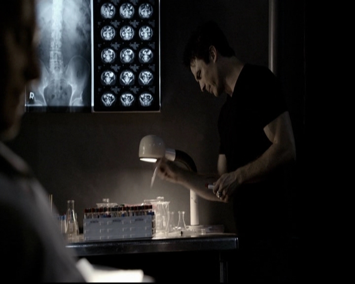 VampireDiariesWorld-dot-org_5x08DeadManOnCampus1174.jpg