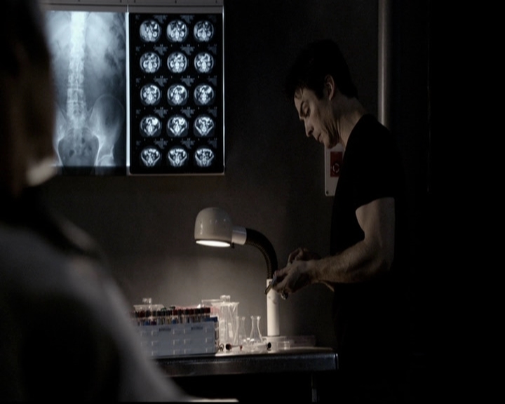 VampireDiariesWorld-dot-org_5x08DeadManOnCampus1183.jpg