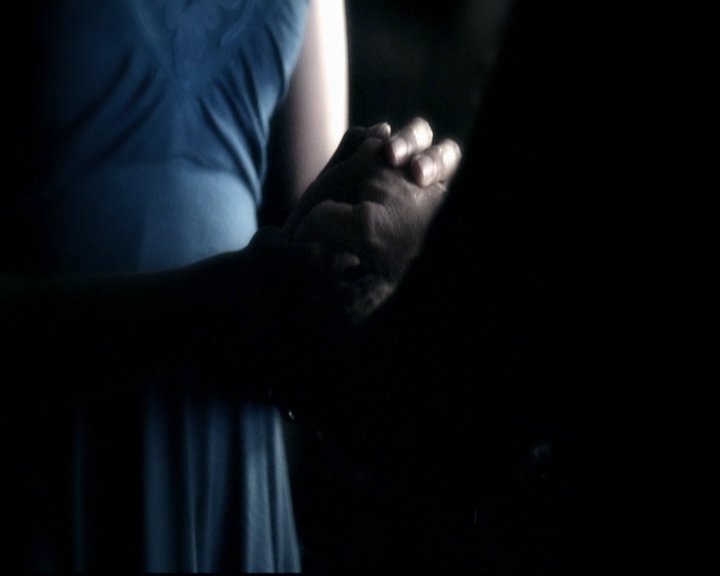 VampireDiariesWorld-dot-org_5x08DeadManOnCampus1285.jpg