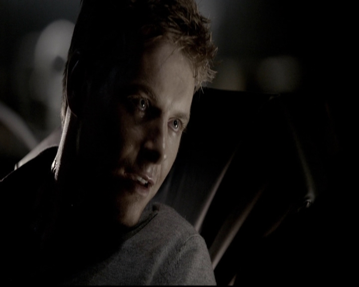 VampireDiariesWorld-dot-org_5x08DeadManOnCampus1375.jpg