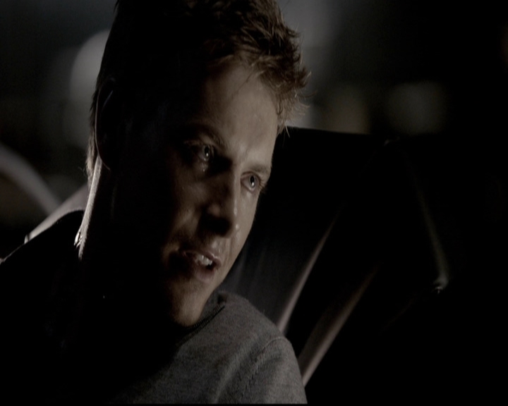 VampireDiariesWorld-dot-org_5x08DeadManOnCampus1376.jpg