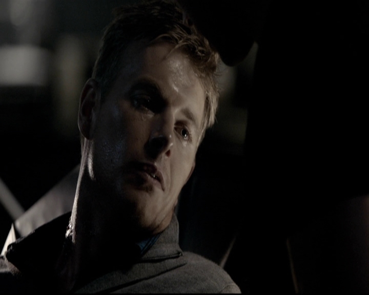 VampireDiariesWorld-dot-org_5x08DeadManOnCampus1385.jpg