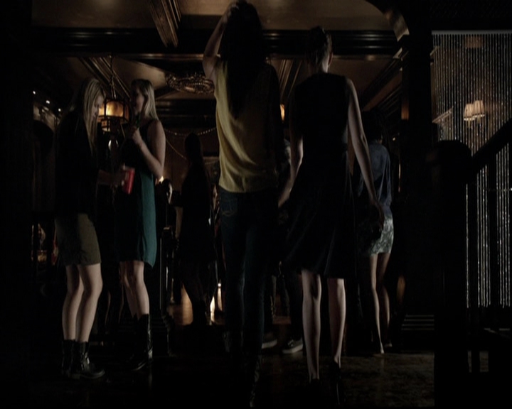 VampireDiariesWorld-dot-org_5x08DeadManOnCampus1414.jpg