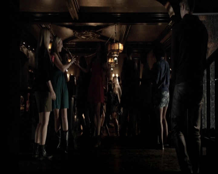 VampireDiariesWorld-dot-org_5x08DeadManOnCampus1426.jpg