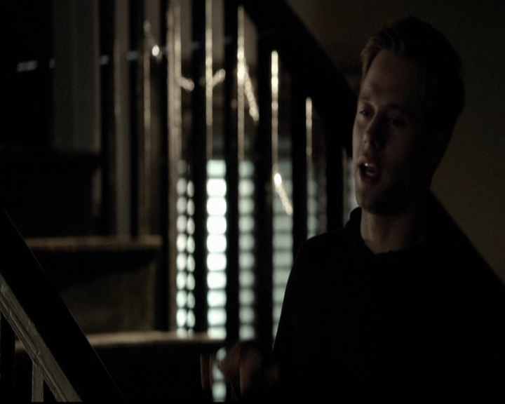 VampireDiariesWorld-dot-org_5x08DeadManOnCampus1427.jpg