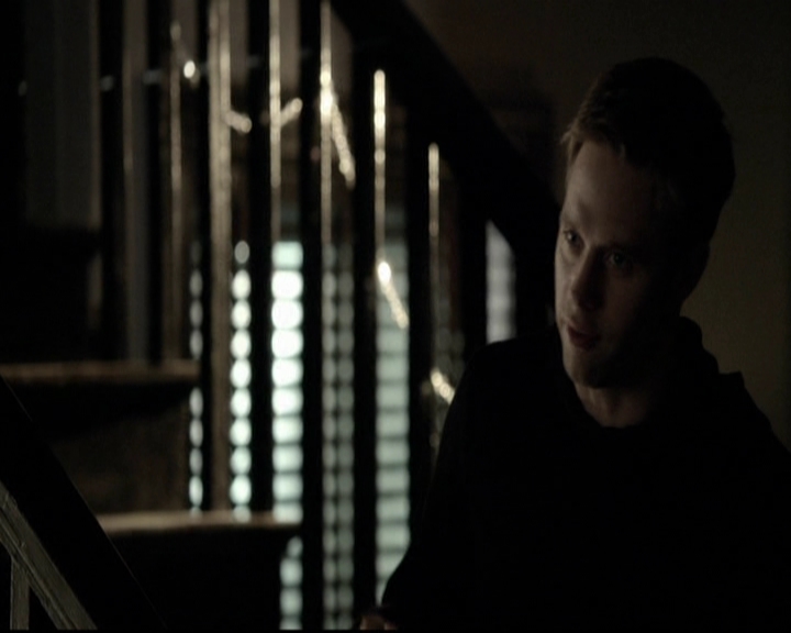 VampireDiariesWorld-dot-org_5x08DeadManOnCampus1429.jpg